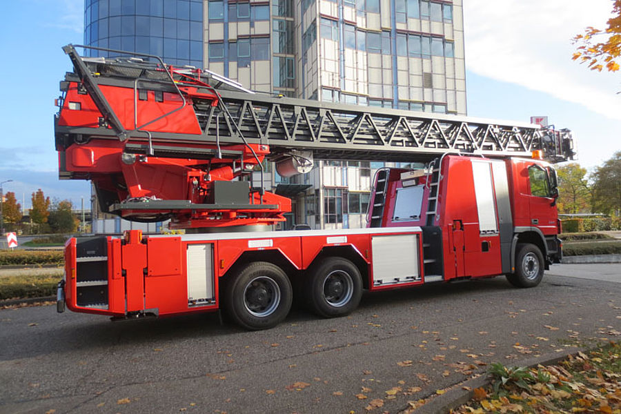 نردبان هیدرولیکی L56