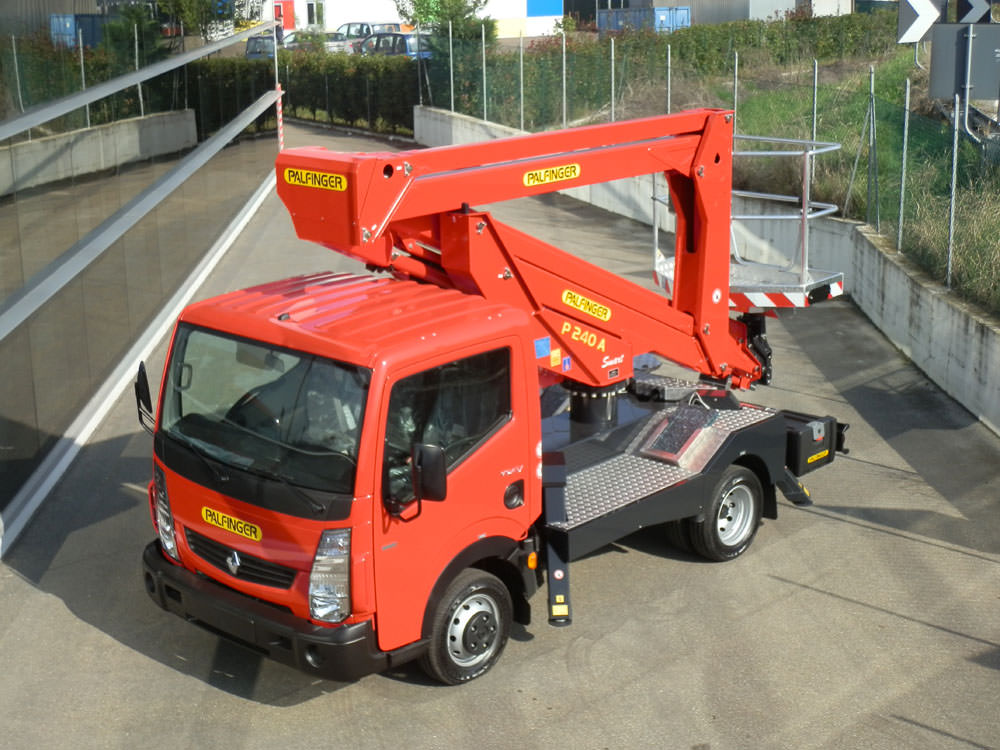 بالابر مفصلی P240 A